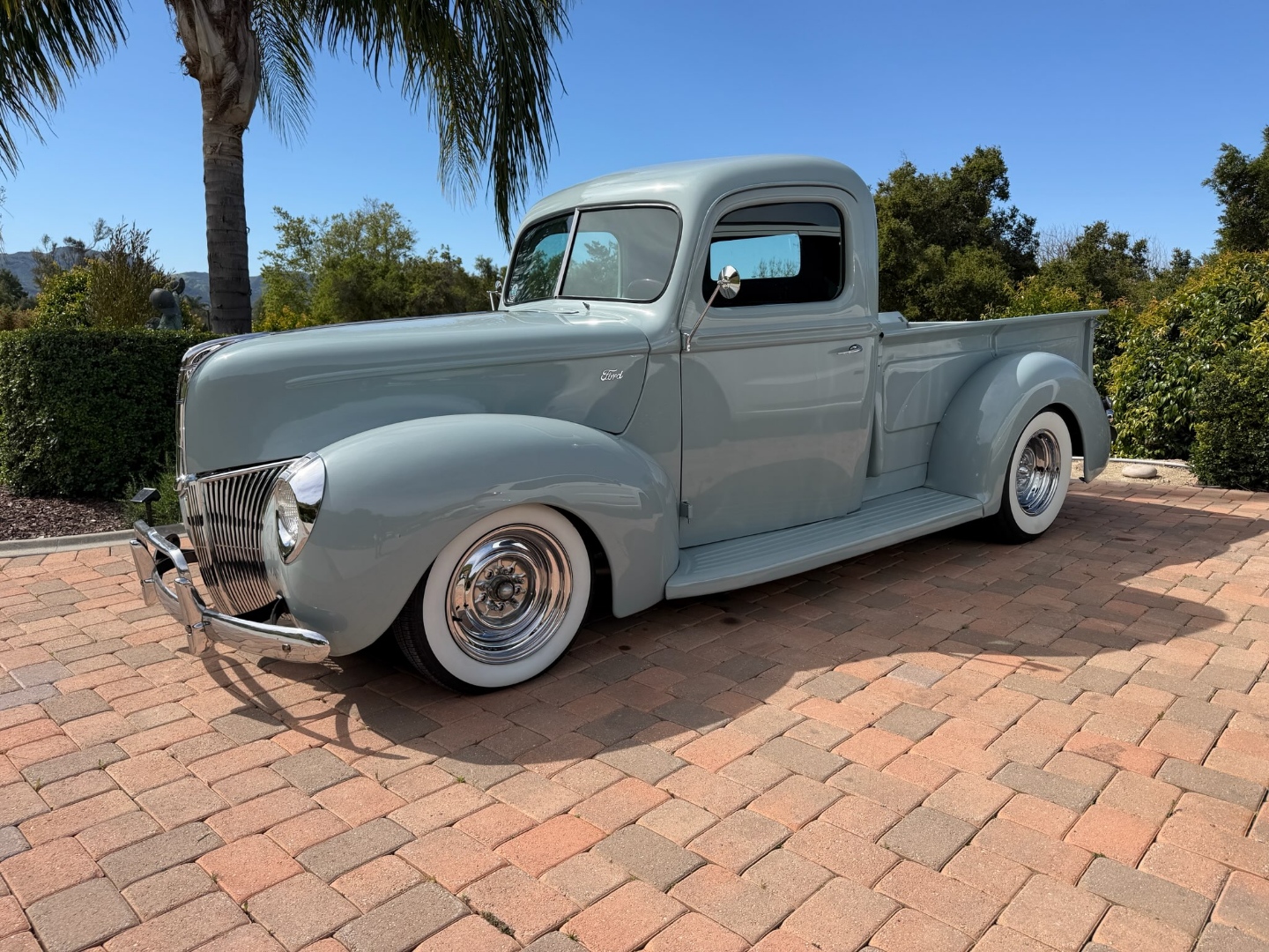 1940 Ford Pickup – Timeless Pre-War Classic!